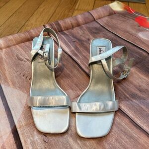 ⚪️Satin, dyeable sandals with kitten heel 😼